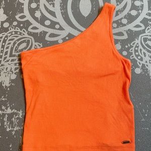 Hollister crop top with built in bra💛 it’s coral